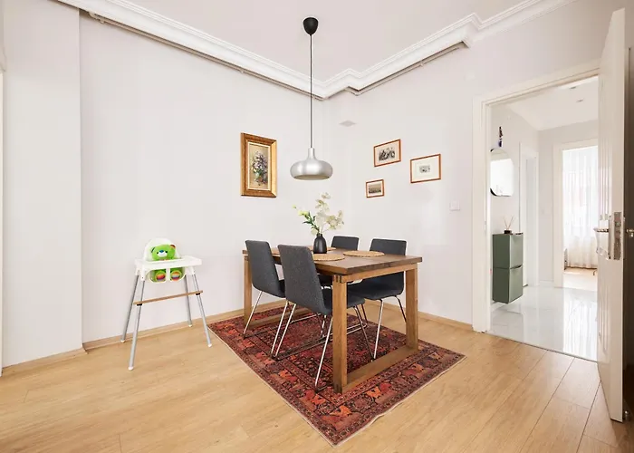 Cozy Oasis In Moda Steps To Seafront Istambul